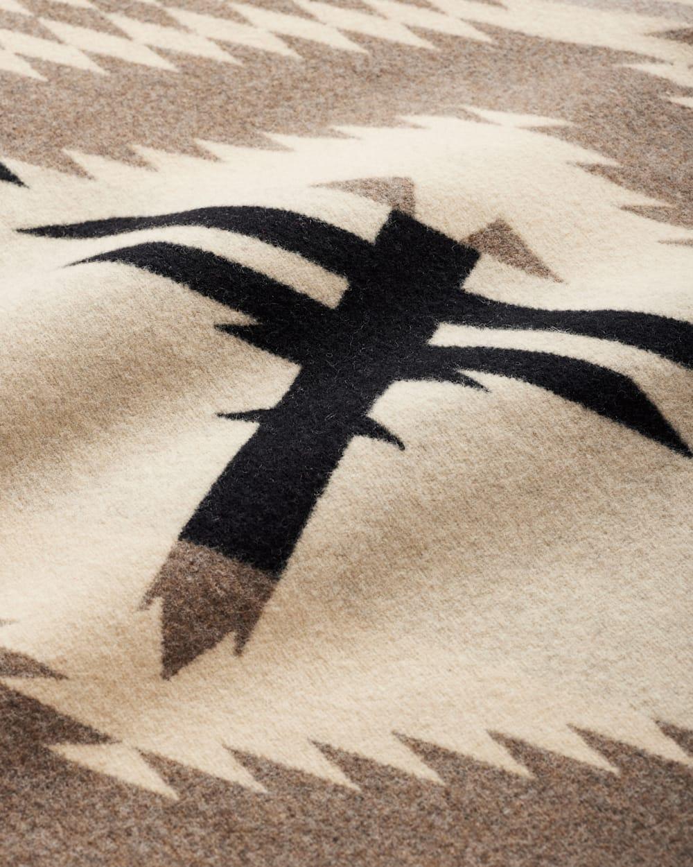 PENDLETON Navajo Water Blanket ナバホラグ Pendleton-Water-blanket-on-bed.jpg